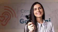 Fonoaudióloga de Adamantina amplia capacitação para avaliação e tratamento do zumbido