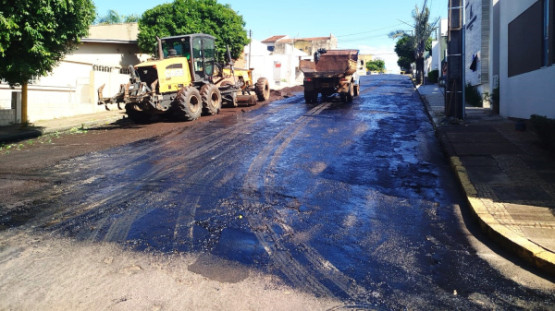 Prefeitura faz reperfilamento asfáltico em mais uma quadra da Alameda Armando de Salles Oliveira