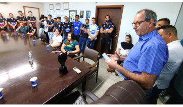 Prefeito recebe delegação e homenageia atletas de Adamantina pelo desempenho nos Jogos Regionais