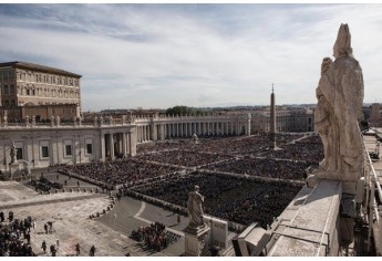 Rotarianos participam de Audiência Jubilar com Papa Francisco, no Vaticano.