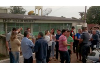 Candidatos ao cargo de advogado, no concurso público, relatam o ocorrido à Polícia Militar (Foto: Cedida).