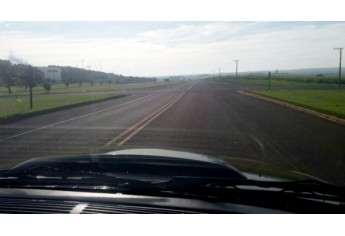 Trecho da Plácido Rocha, em Valparaíso, sob responsabilidade do DER de Araçatuba, mostra via conservada (Foto: Cedida).