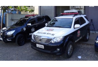 Polícia Civil de Prudente fez campana e conseguiu prender pai e filho, donos de açougue, por receptação de carne roubada (Foto: Deinter 8/Polícia Civil).