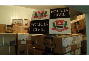 Polícia Civil de Prudente fez campana e conseguiu prender pai e filho, donos de açougue, por receptação de carne roubada (Foto: Deinter 8/Polícia Civil).