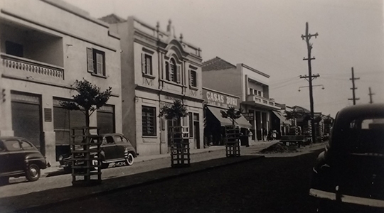 Casas Buri se instalaram em fins da década de 1940, na Avenida Rio Branco, 551, em Adamantna, e ficaram por aqui até meados da década de 1960 (Foto: Arquivo Histórico Municipal de Adamantina).