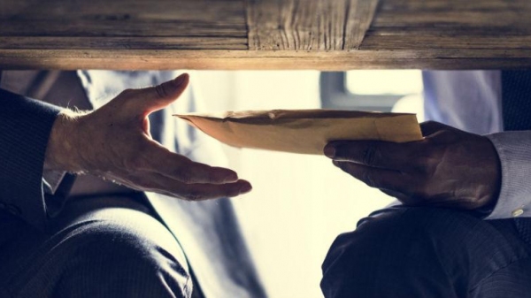 História, corrupção e "País do faz de conta..."