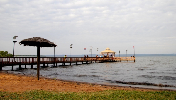 Lago de Ypacarai, fonte de inspiração de músicos e poetas, no Paraguai (Foto: Reprodução).