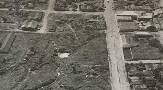 Indústria Cerâmica Endo, atual Parque dos Pioneiros, em 1953 (Reprodução: Livro Reviver Adamantina/João Carlos Rodrigues).