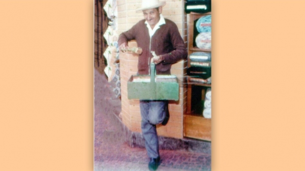 Noé Soares de Souza chegou a Adamantina em 1966, vindo da cidade de Presidente Bernardes. Sempre vendeu paçoquinha em Adamantina, nas esquinas da Casas Pernambucanas ou da Prefeitura Municipal (Cedida/Acervo da FamÃlia).