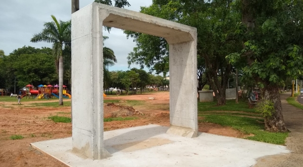 Aduela de concreto instalada na superfície do Parque dos Pioneiros (Foto: Thiago Rafael).