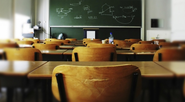 No ensino médio, o país encontra-se praticamente estagnado desde 2009 (Ilustração).