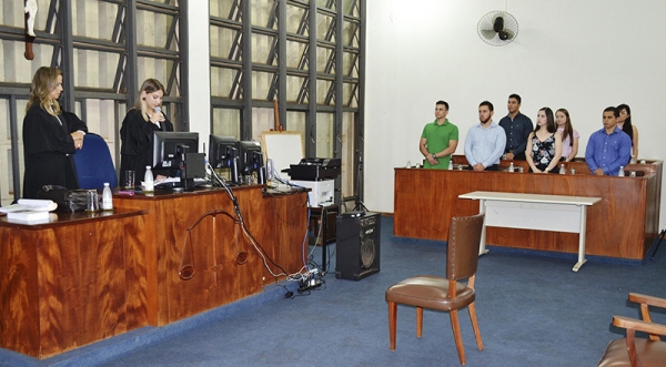 Atividade de Extensão, apoiada pelo Poder Judiciário e Ministério Público locais, se baseou num caso real de homicídio (Fotos: Priscila Caldeira).