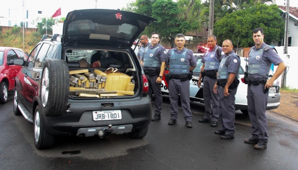 Policiais realizaram perseguição e conseguiram deter casal de traficantes (Foto: Cristiano Nascimento - OCNews).