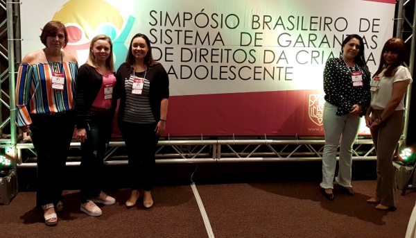 Representantes do CRAS, CREAS e Conselho Tutelar de Adamantina no Simpósio Brasileiro de Sistema de Garantias de Direitos da Criança e Adolescente (Divulgação).