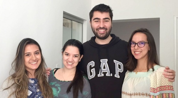 Os quatro estudantes de medicina Raíssa Rodrigues, Caio Janeiro, Isabela Travizi e Maria Eduarda encabeçam a iniciativa em trazer o Grupo Sorria, Amor e Vida a Adamantina (Acervo Pessoal).