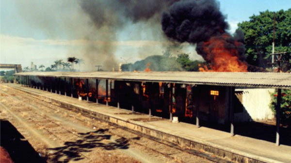 Fogo destruiu a estrutura em 16 de maio de 2000 (Autoria Desconhecida).