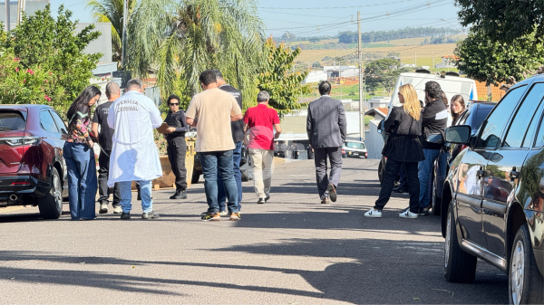 Equipes iniciam reconstituicao do crime no Jardim Primavera (Foto: Siga Mais).