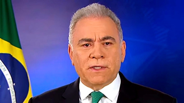 Ministro da Saúde, Marcelo Queiroga, em seu pronunciamento na TV, neste domingo, 17 de abril (Reprodução/TV Brasil).