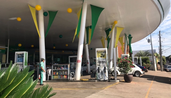 Auto Posto Cocipa de Adamantina, na torcida pela Seleção Brasileira na Copa do Mundo (Foto: Siga Mais).