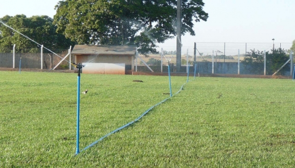 Prefeitura recupera gramado do Estádio Municipal (Foto: Cedida/Selar).