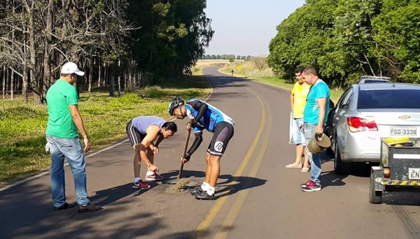 Foram tapados 46 buracos em uma extensão de aproximadamente 15 km (Foto: Reprodução/OC News).