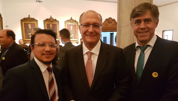 O reitor da UniFAI Paulo Sérgio, governador Geraldo Alckmim e o prefeito Márcio Cardim, no Palácio dos Bandeirantes (Foto: Assessoria de Imprensa).