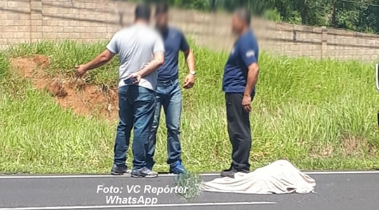 Idoso de 77 anos morreu no local, após ser atropelado na SP-294, altura de Marília (Reprodução/Site Visão Notícias).