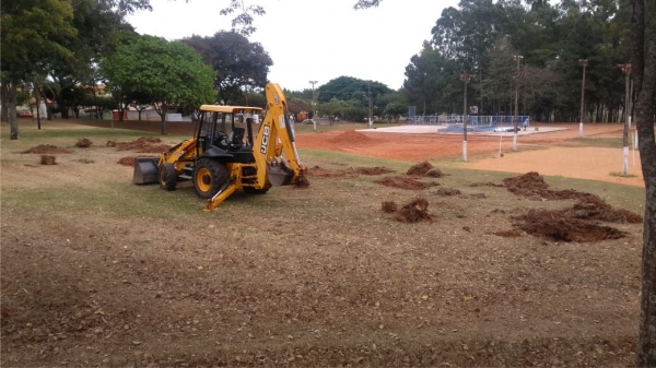 Local começa a ser preparado para as obras de construção da pista de skate, no Parque dos Pioneiros (Foto: Cedida).