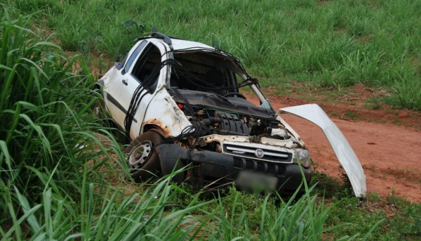 Fiat Strada envolvida no acidente na SP-425 nesta sexta-feira. (Foto: Cristiano Nascimento/Reprodução FM Metrópole).