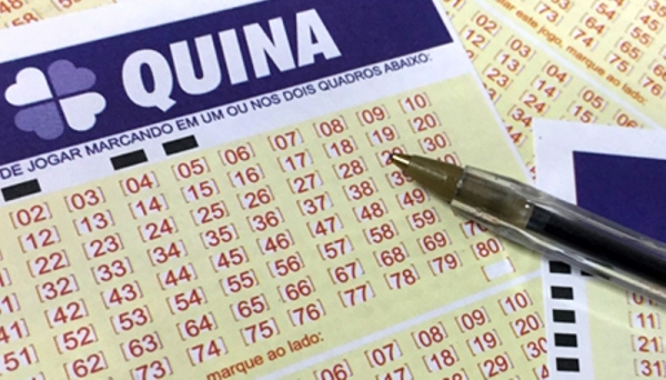 Ganhador joga os mesmos números toda semana, por serem datas que marcaram sua vida, e ganha o primeiro prêmio da Quina (Imagem: Ilustração).