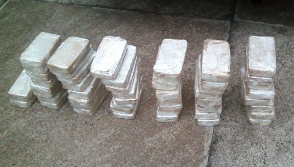 Mais de 50 quilos de cocaína estavam no carro, com placas de Campo Grande (Foto: Reprodução/Tupã Notícias).