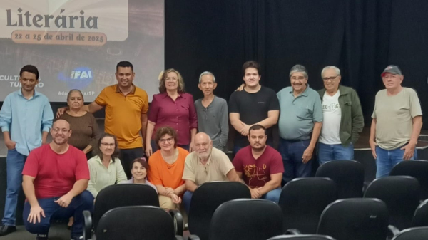 Participantes de Adamantina e outras cidades durante o Encontro Regional de Escritores (Acervo Pessoal).