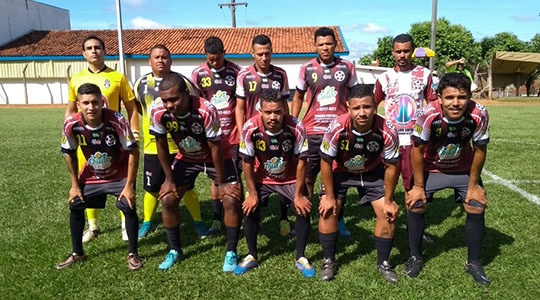 Equipe Rua 10/Barbearia do Rafa/Casa das Ferramentas, de Adamantina, campeã do Torneio da Vila Freitas (Da Assessoria).