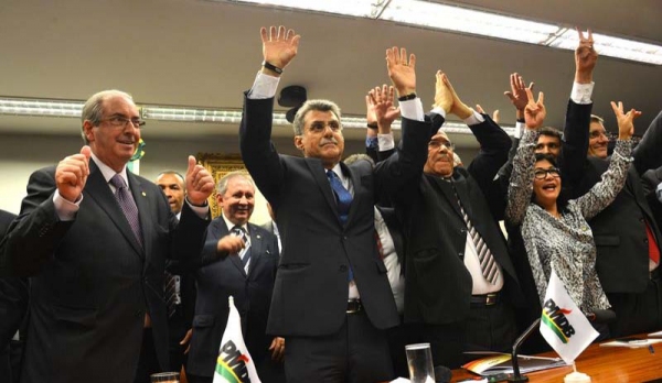 Por aclamação, PMDB decide deixar a base do governo Dilma (Foto: Agência Brasil).