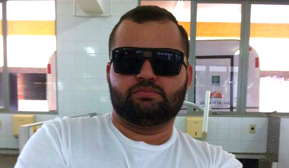 Kim Azambuja era estudante de odontologia e morreu depois de complicações na cirurgia de redução de estômago (Foto: Facebook).