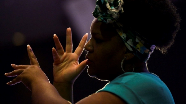 Conteúdo programático é abordado por professores surdos e contempla diferentes temas (Foto: José Cruz/Agência Brasil).