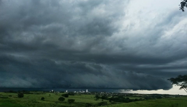 Chuvas em Adamantina marcam chegada do Verão: foram mais de 70 mm em 24 horas (Foto: Acácio Rocha/Arquivo).