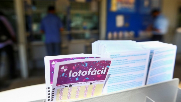 Para apostar na Lotofácil é preciso marcar entre 15 e 20 números, dentre os 25 disponíveis no volante (Foto: Marcelo Camargo/Agência Brasil).