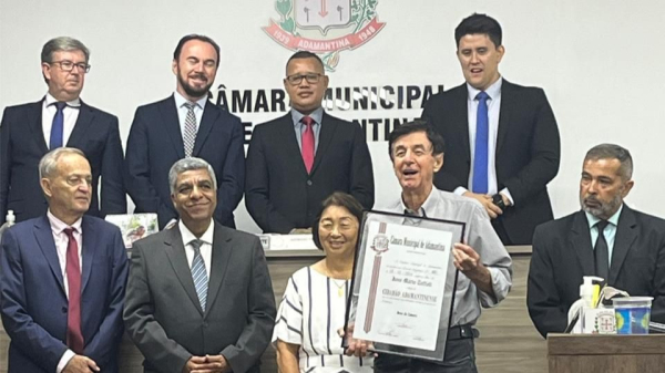 Titulo foi entregue pelos vereadores ao homenageado Jose Mario Toffoli (Acervo Pessoa/Cedida).