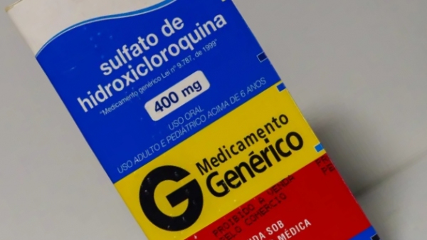 Mulher postou em uma rede social informando que o médico havia se recusado a receitar a cloroquina e sugerindo que as mortes em consequência da doença seriam culpa dos médicos que tinham esse mesmo comportamento (Ilustração).