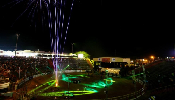 A última edição da Expoverde gerou um gasto superior a R$ 500.000,00 e é objeto de Inquérito Civil no Ministério Publico. (Foto: Facebook | Expoverde Adamantina)
