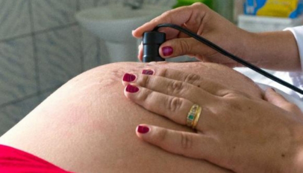 Médicos condenam o uso de bebidas alcoólicas por gestantes. Bebês podem sofrer danos irreversíveis como retardo mental e anomalias congênitas (Foto: Ana Nascimento/MDS/Portal Brasil).