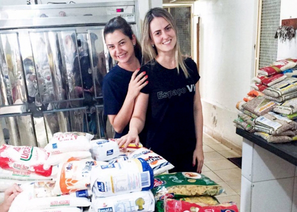 Espaço Vip entrega doação de alimentos ao Lar dos Velhos