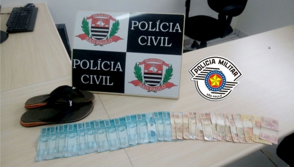 Dinheiro roubado pelos assaltantes foi recuperado e devolvido à vÃtima (Foto: Cedida).