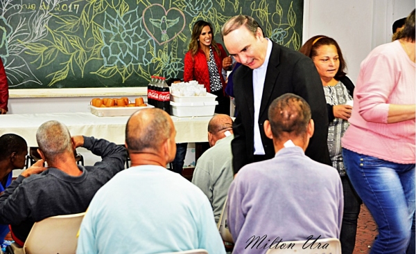 Dom Luiz Antônio Cipolini aceita convite e se torna Padrinho Emérito do PAI Nosso Lar, local que visitou há poucos dias (Foto: Milton Ura / No Click com o Senhor).