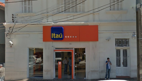 Banco Itaú paga R$ 1,2 milhão pela folha de pagamento da Prefeitura e Santa Casa (Foto: Google Street View).