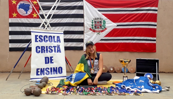 Júlia Barbosa tem espÃrito de atleta olÃmpica, adora treinar e competir. Sabe do seu potencial, respeita as regras e suas adversárias (Foto: Acervo Pessoal).