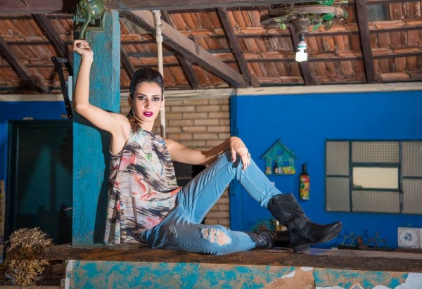 Modelo Renata Marques, com produção de Modape Modacorpo e Maison Castelo, na Jacutinga Fest (Foto: Sandra Kobayashi).