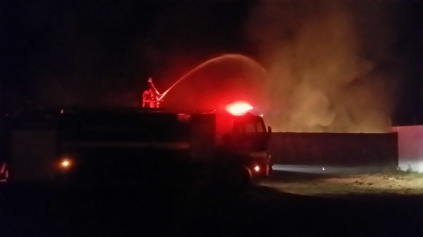 Incêndio atingiu área da ferrovia entre o Parque das Nações e Distrito Industrial (Foto: Cedida/Tiago Gatti).