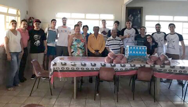 Doações foram entregues no Lar dos Velhos de Adamantina (Foto: Cedida).